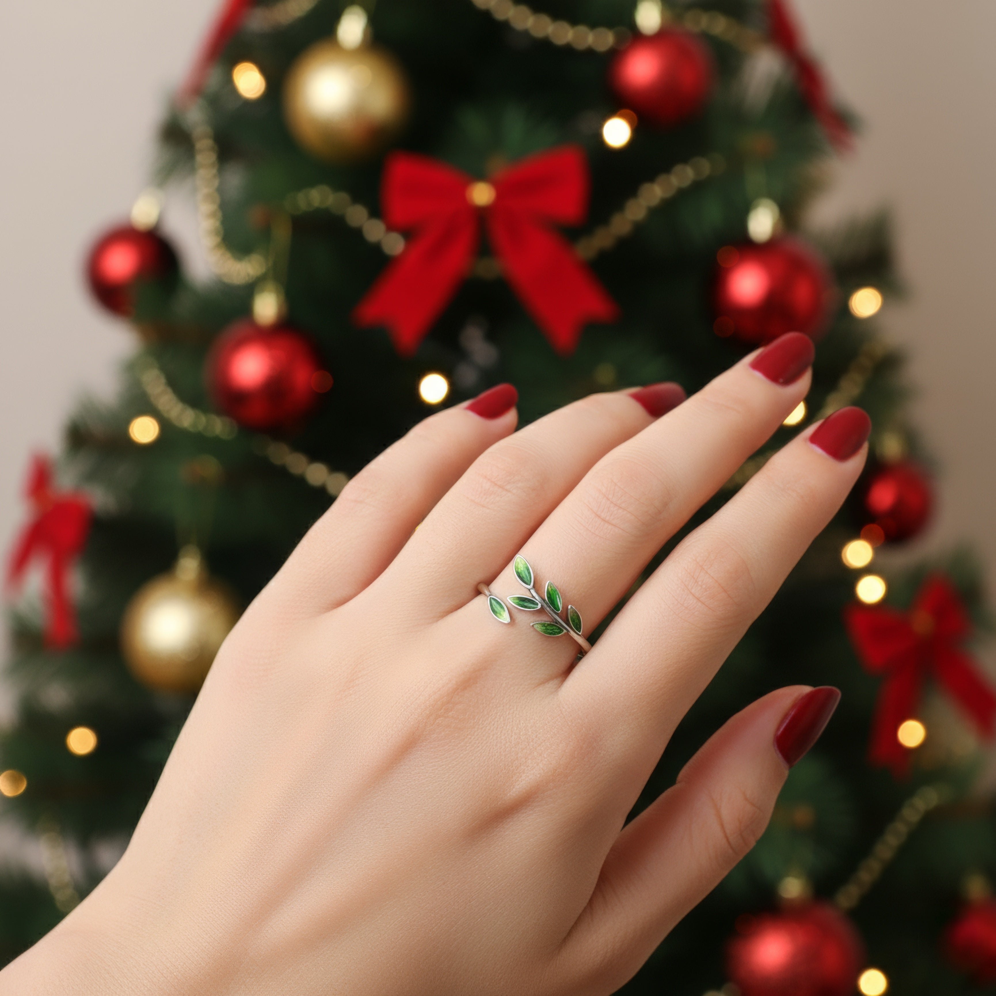 Emerald Leaf Silver Ring – Nature-Inspired Adjustable Design