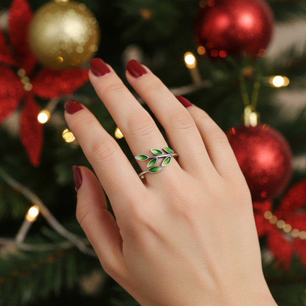 Emerald Leaf Silver Ring – Nature-Inspired Adjustable Design