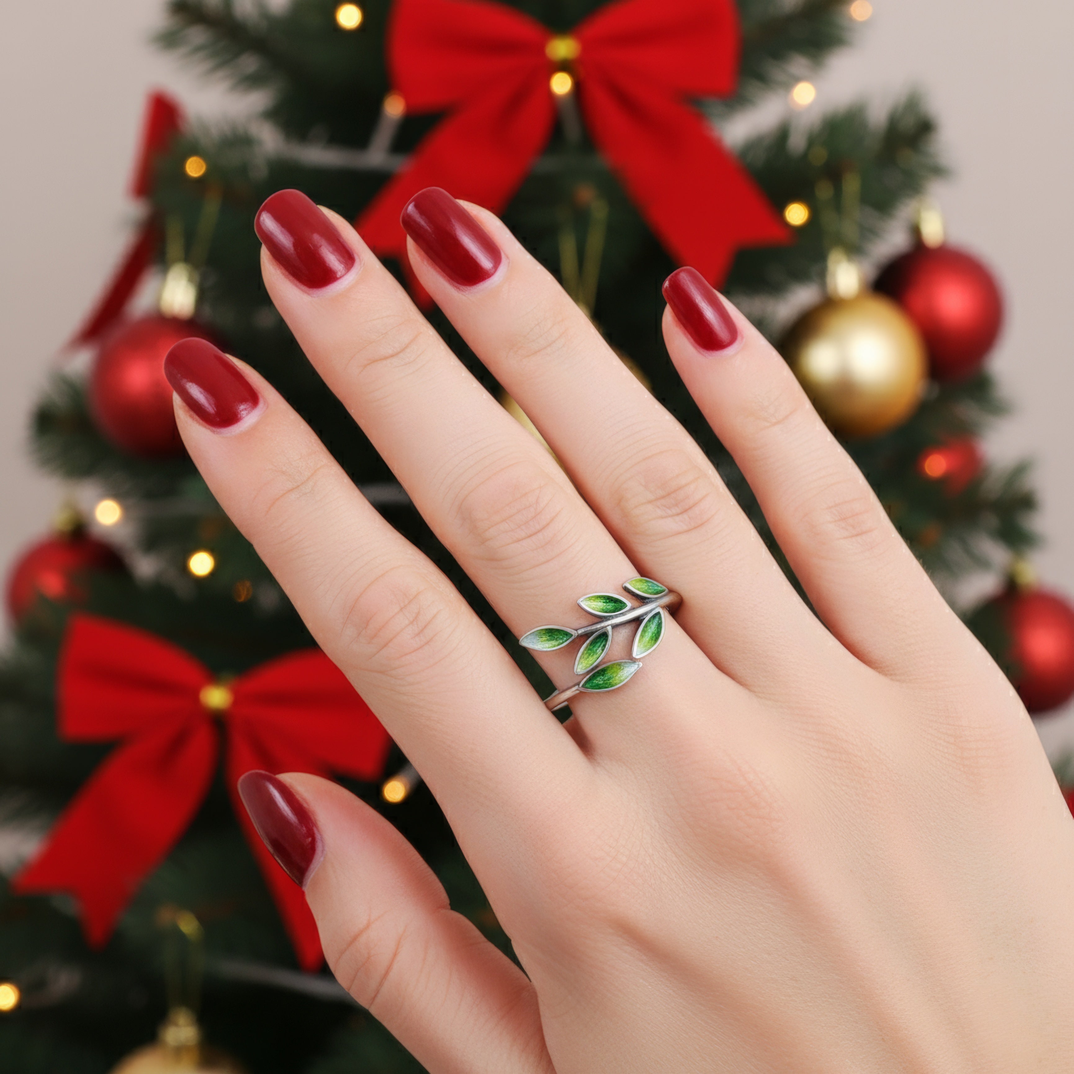 Emerald Leaf Silver Ring – Nature-Inspired Adjustable Design